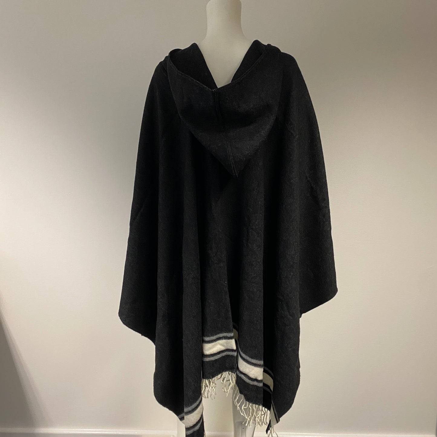 New with tags  Weekend Max Mara wool poncho