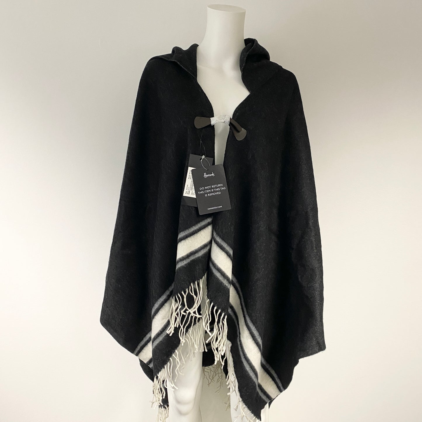 New with tags  Weekend Max Mara wool poncho