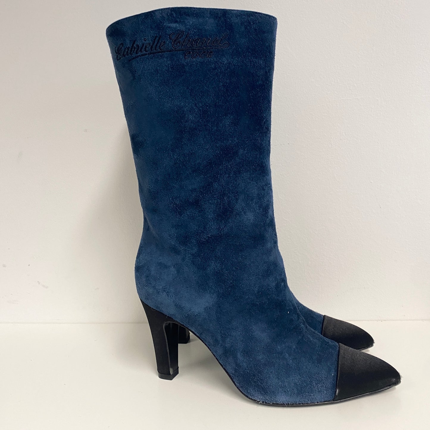 Chanel Blue suede CC & Gabrielle Chanel Boots size 35 uk 2