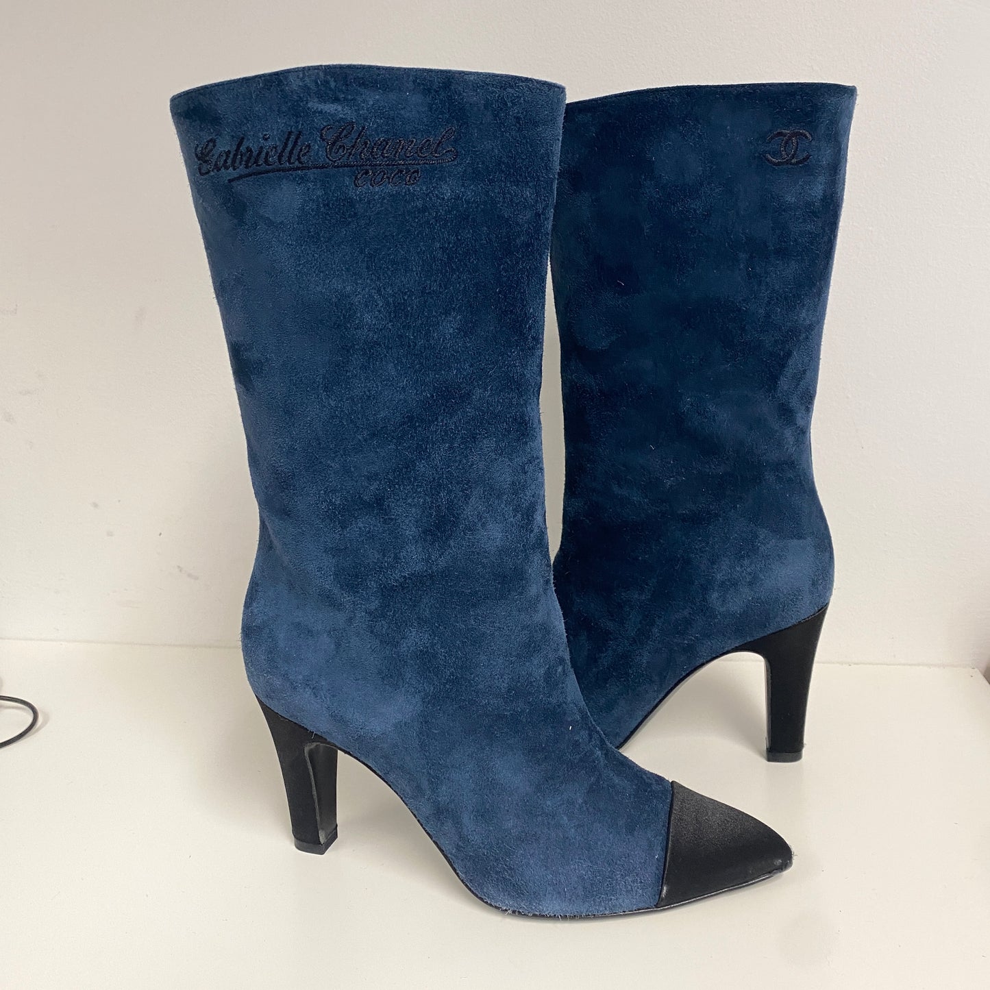 Chanel Blue suede CC & Gabrielle Chanel Boots size 35 uk 2