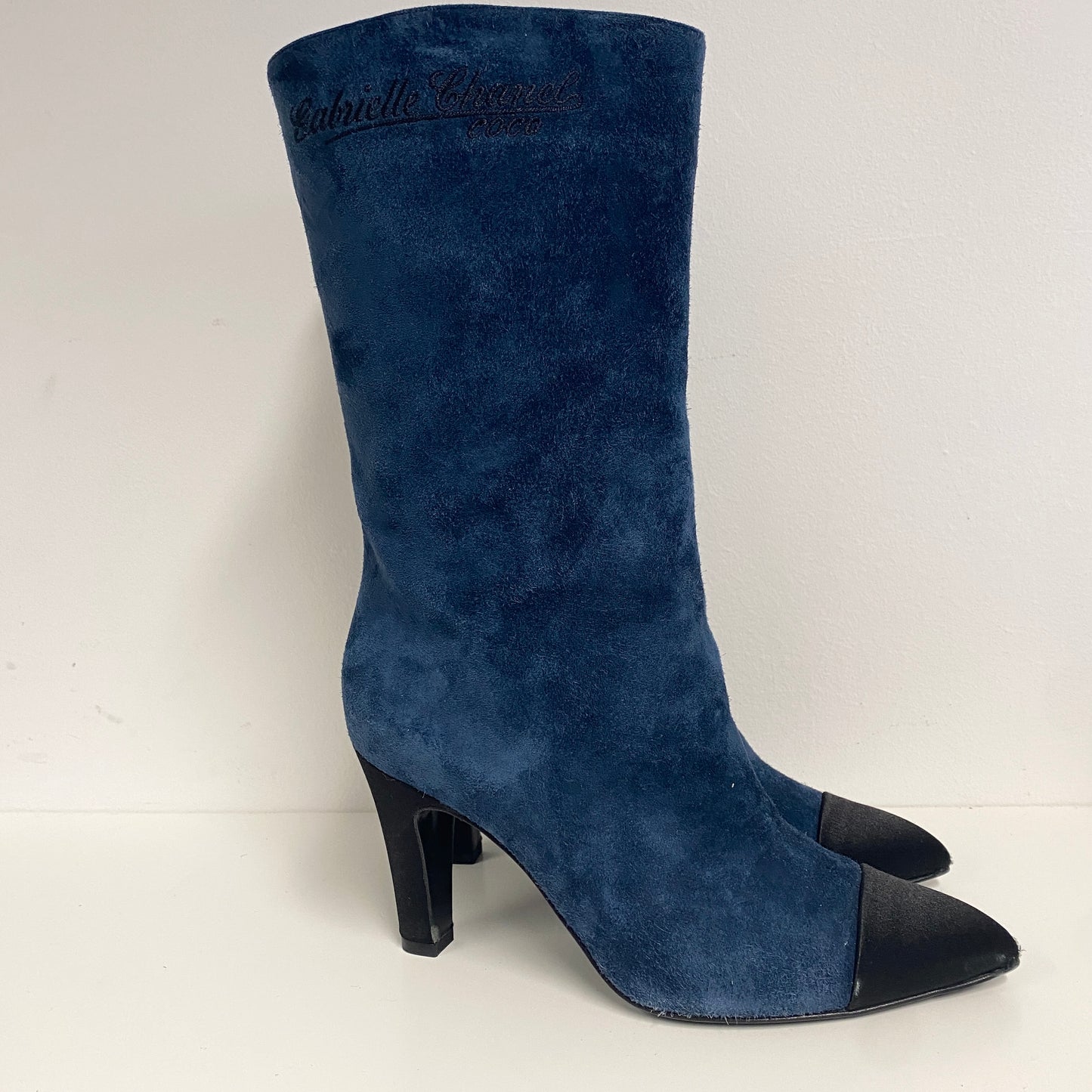 Chanel Blue suede CC & Gabrielle Chanel Boots size 35 uk 2