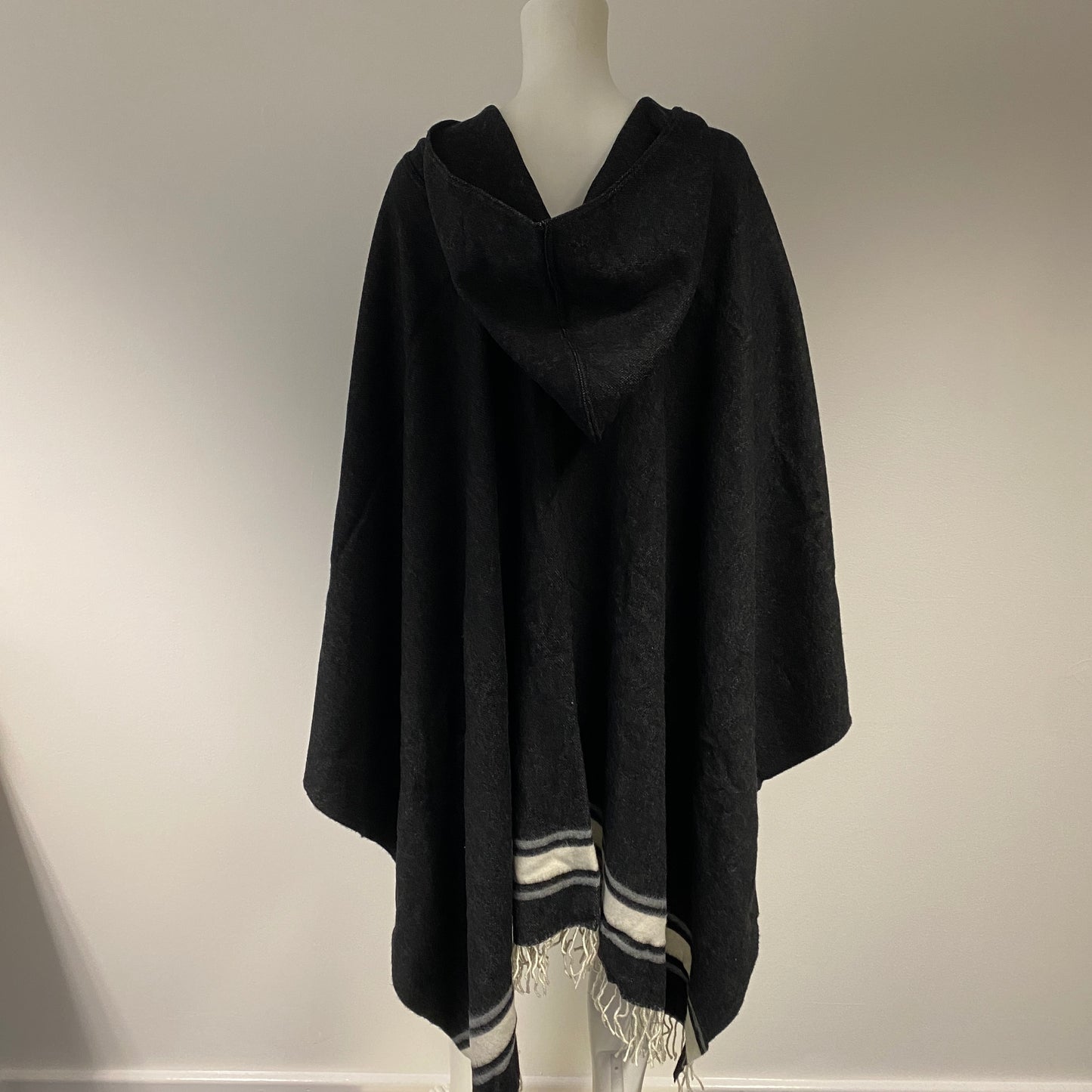 New with tags  Weekend Max Mara wool poncho