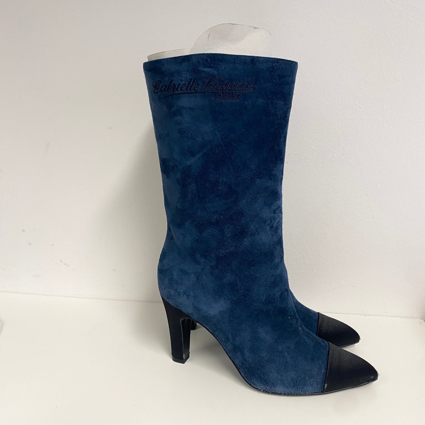 Chanel Blue suede CC & Gabrielle Chanel Boots size 35 uk 2