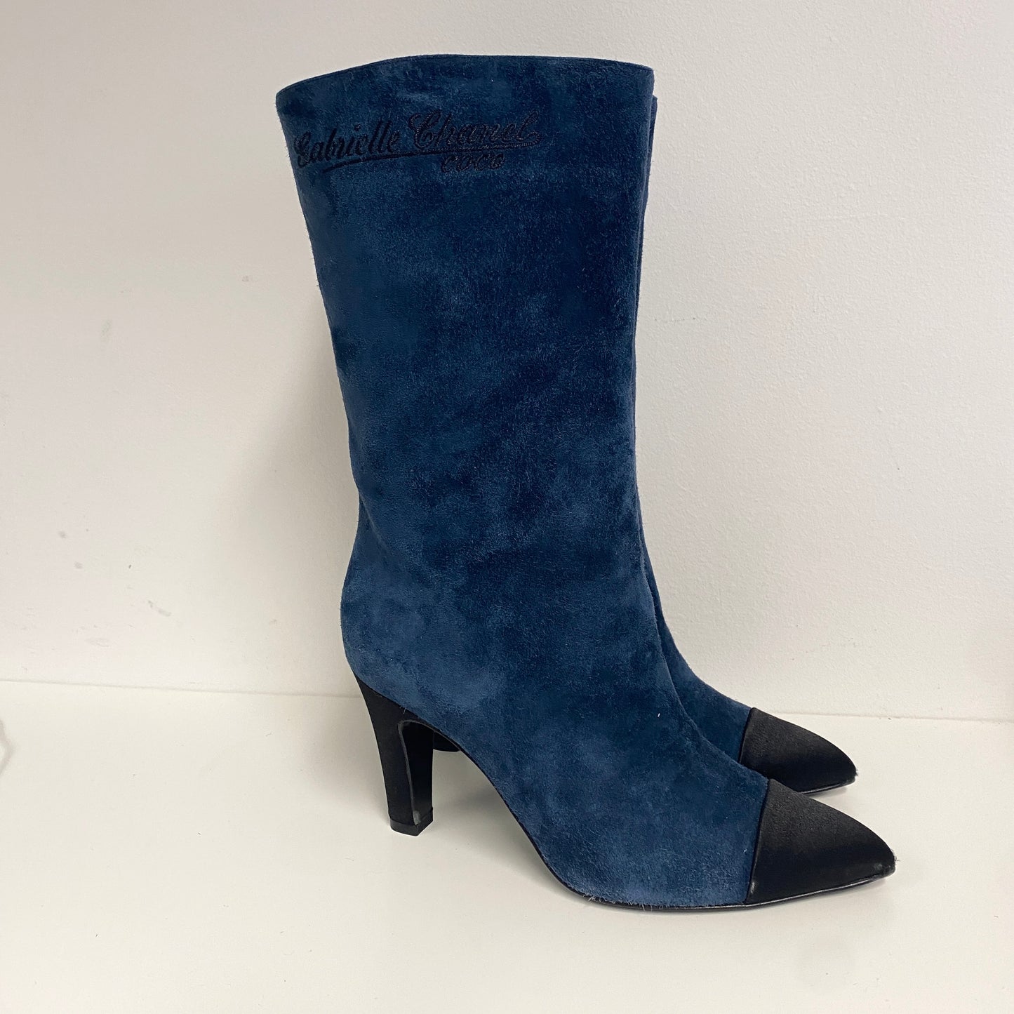 Chanel Blue suede CC & Gabrielle Chanel Boots size 35 uk 2