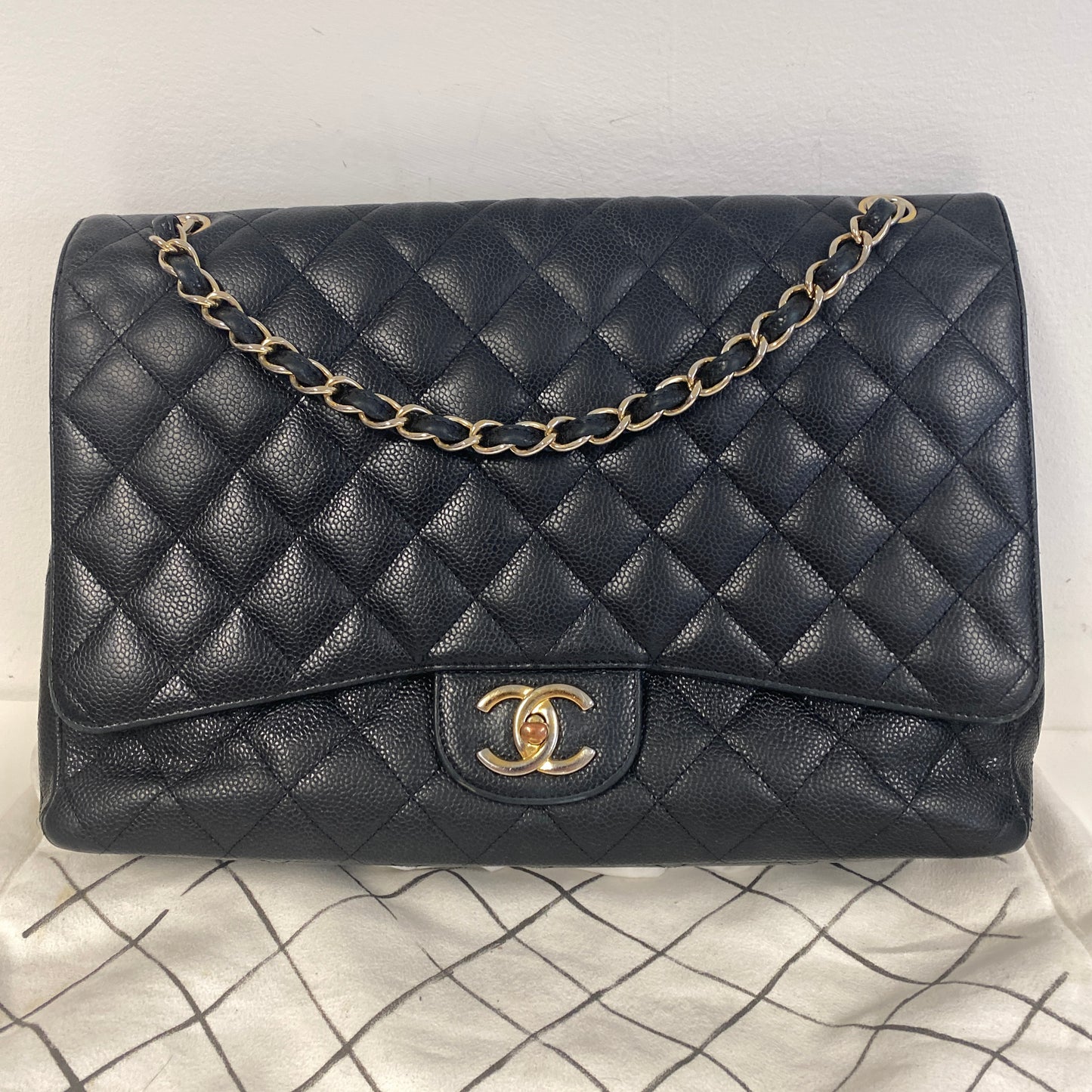 chanel black leather maxi jumbo double flap bag