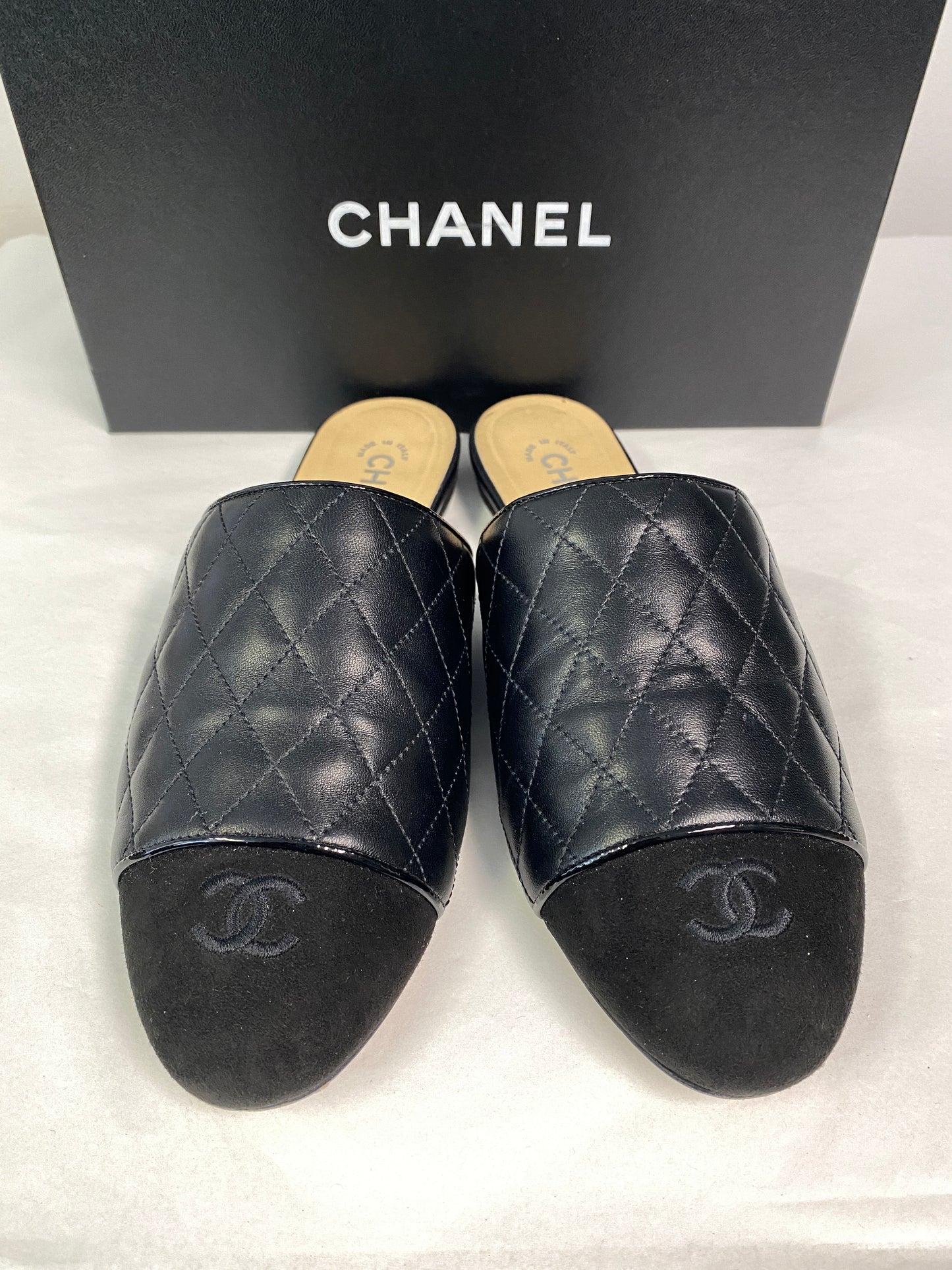 Chanel black leather quilted CC flat mules size 41.5 - boxed