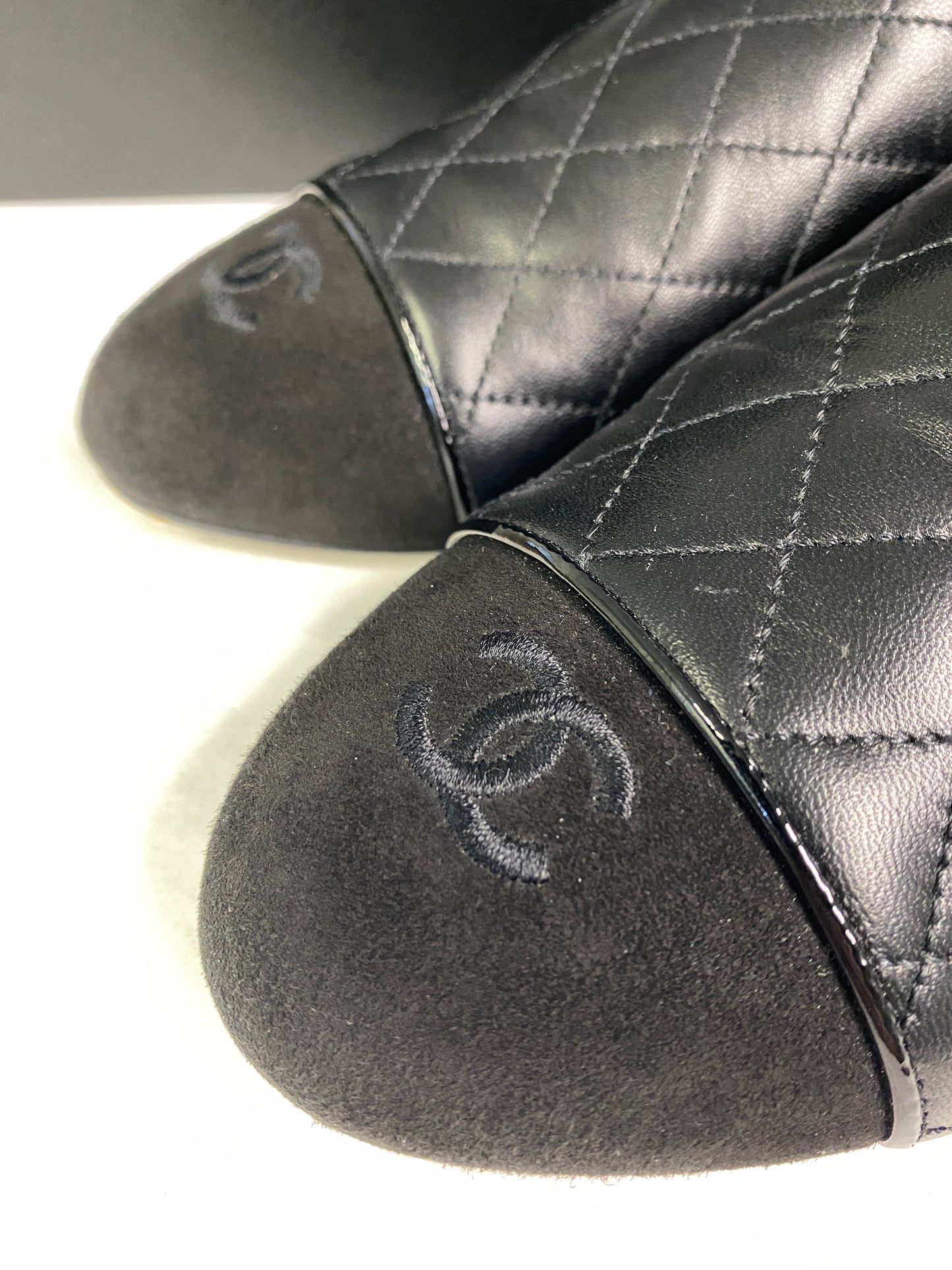 Chanel black leather quilted CC flat mules size 41.5 - boxed
