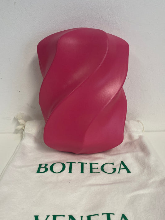 Bottega Veneta pink leather whirl clutch  With cloth bag
