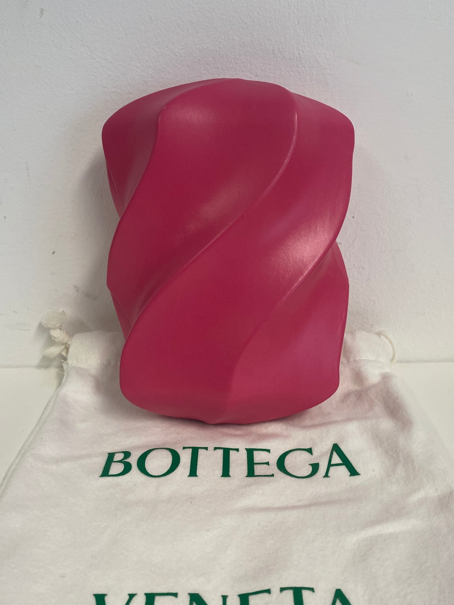 Bottega Veneta pink leather whirl clutch  With cloth bag