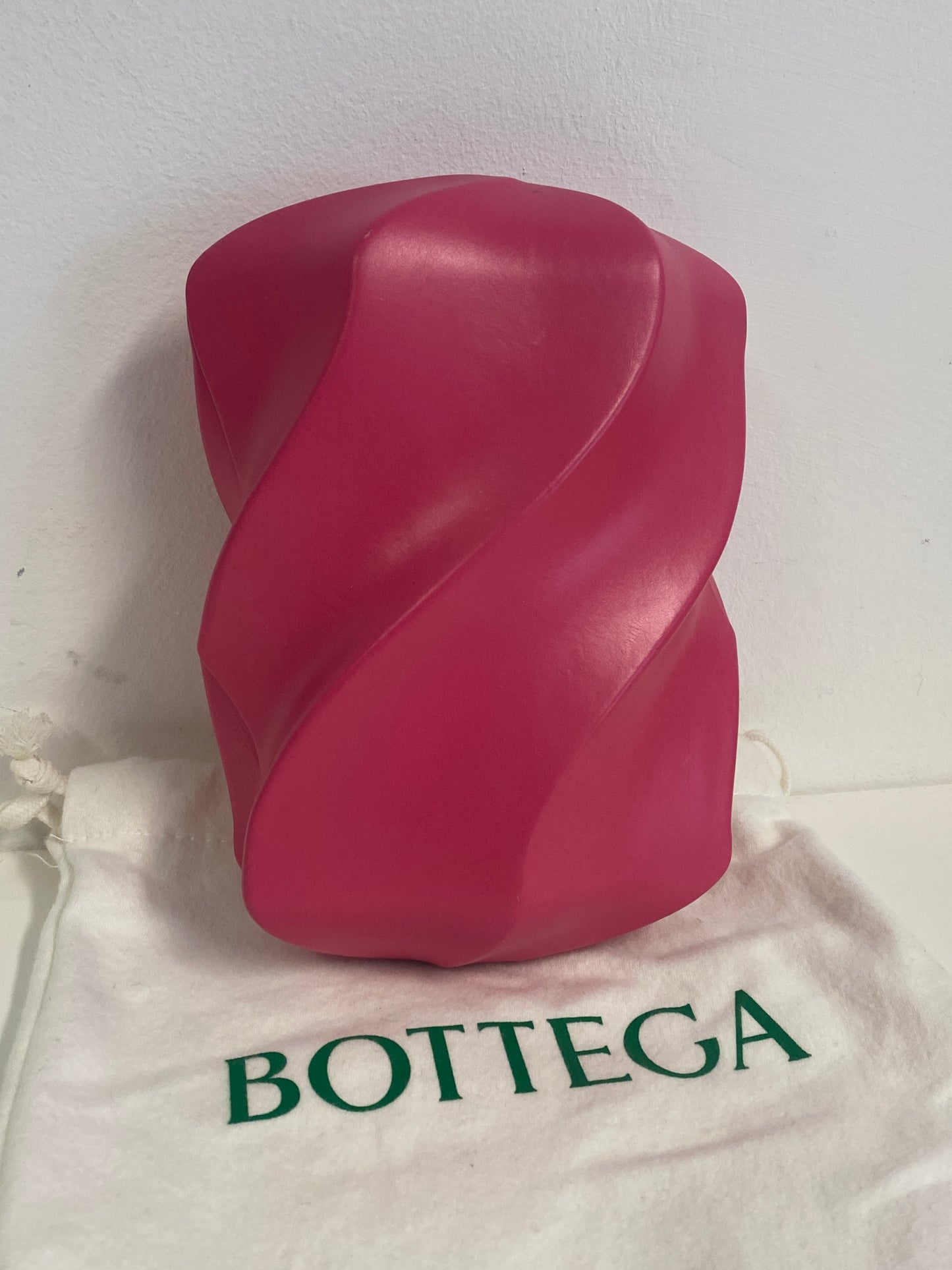 Bottega Veneta pink leather whirl clutch  With cloth bag