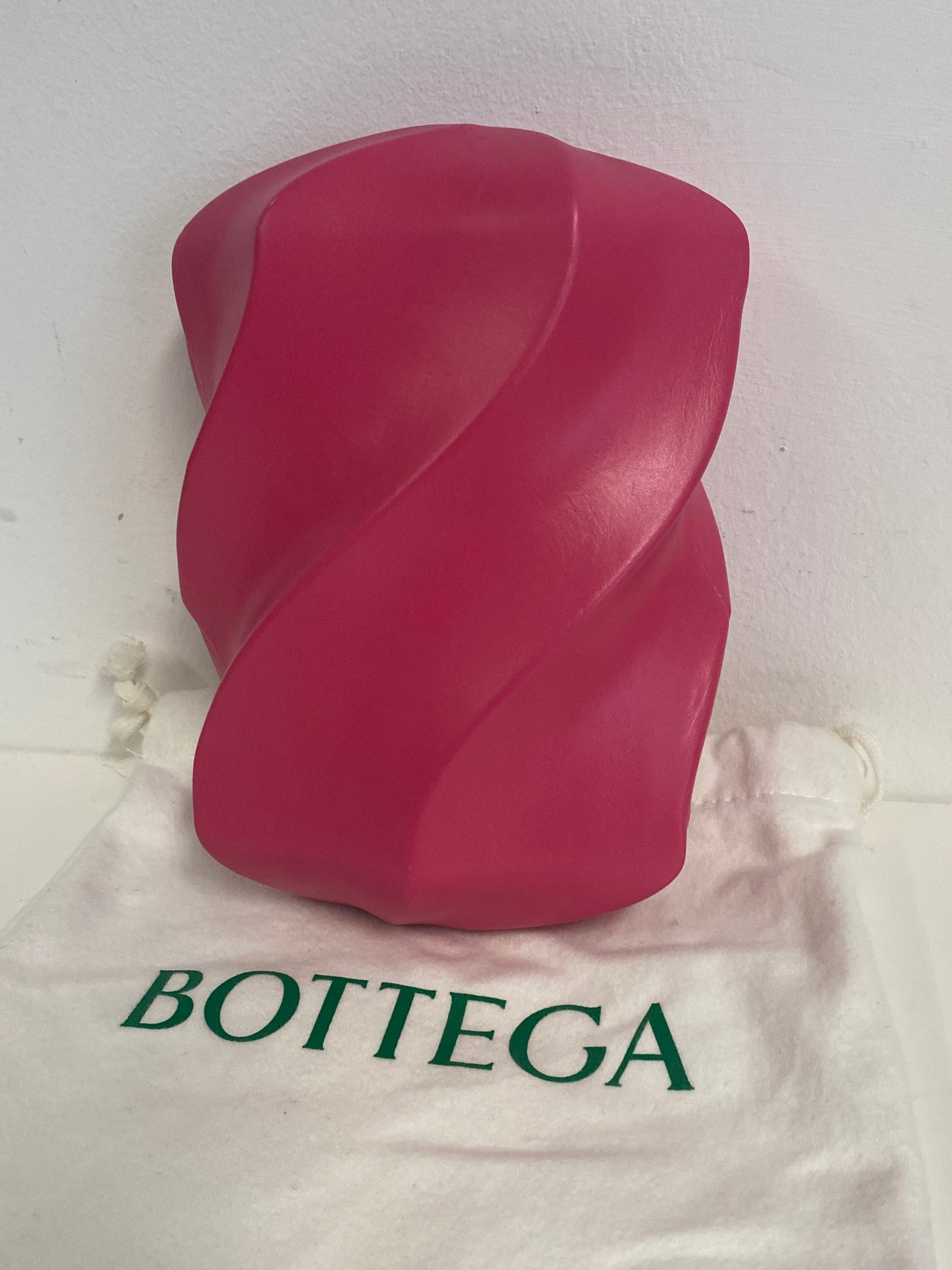 Bottega Veneta pink leather whirl clutch  With cloth bag
