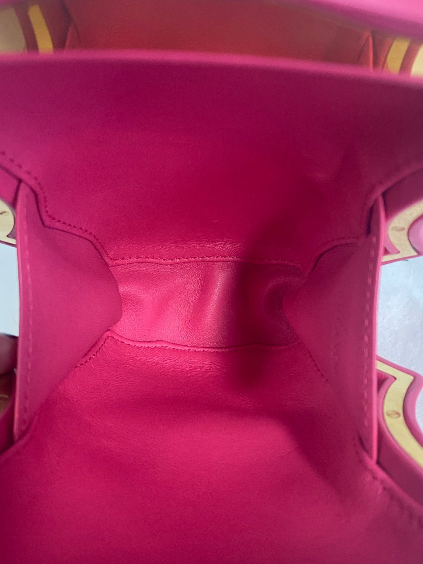 Bottega Veneta pink leather whirl clutch  With cloth bag