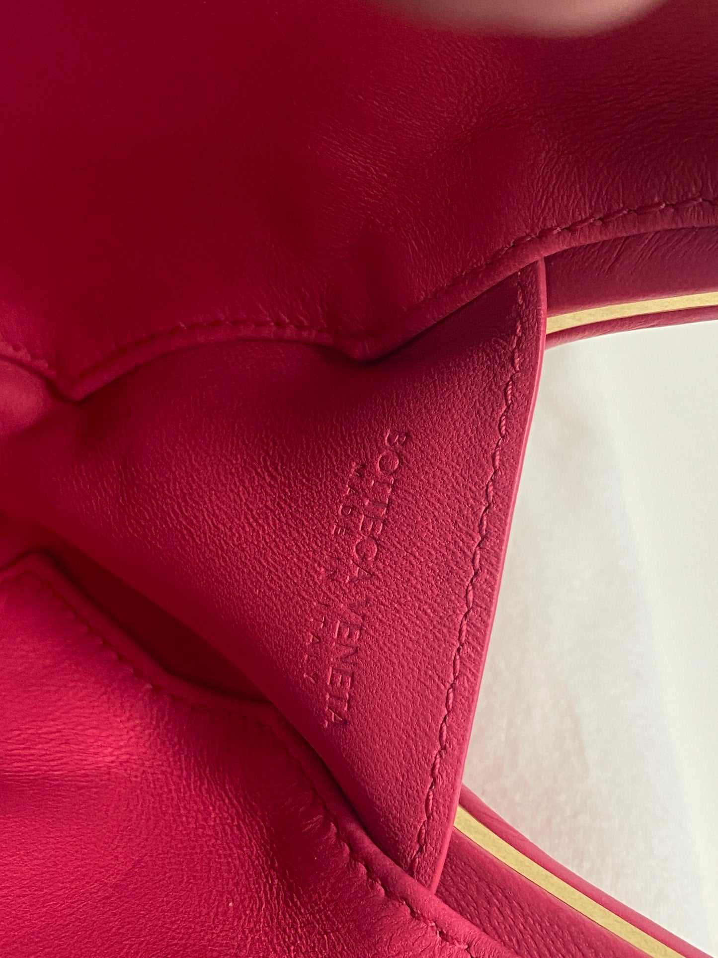 Bottega Veneta pink leather whirl clutch  With cloth bag