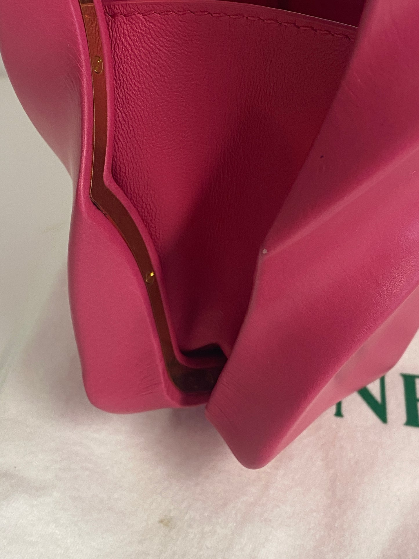 Bottega Veneta pink leather whirl clutch  With cloth bag