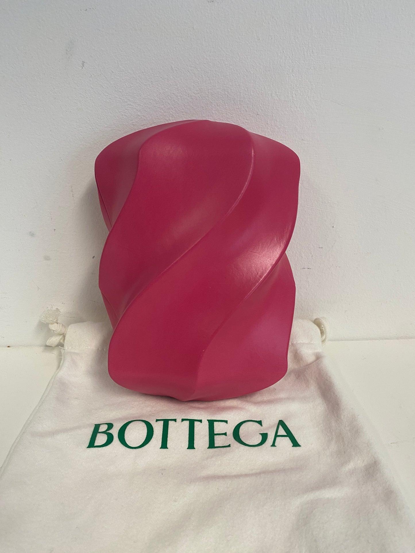 Bottega Veneta pink leather whirl clutch  With cloth bag