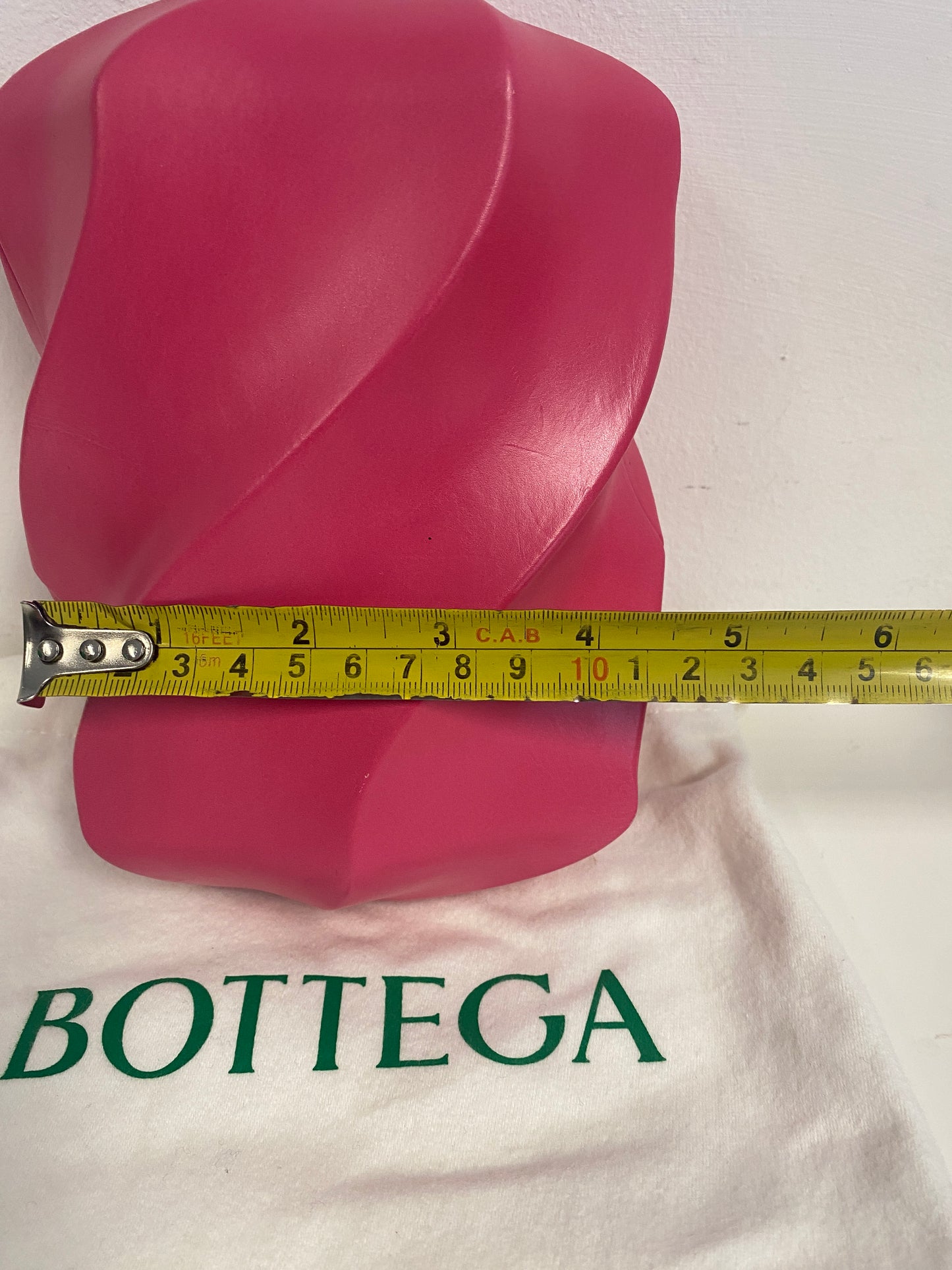 Bottega Veneta pink leather whirl clutch  With cloth bag