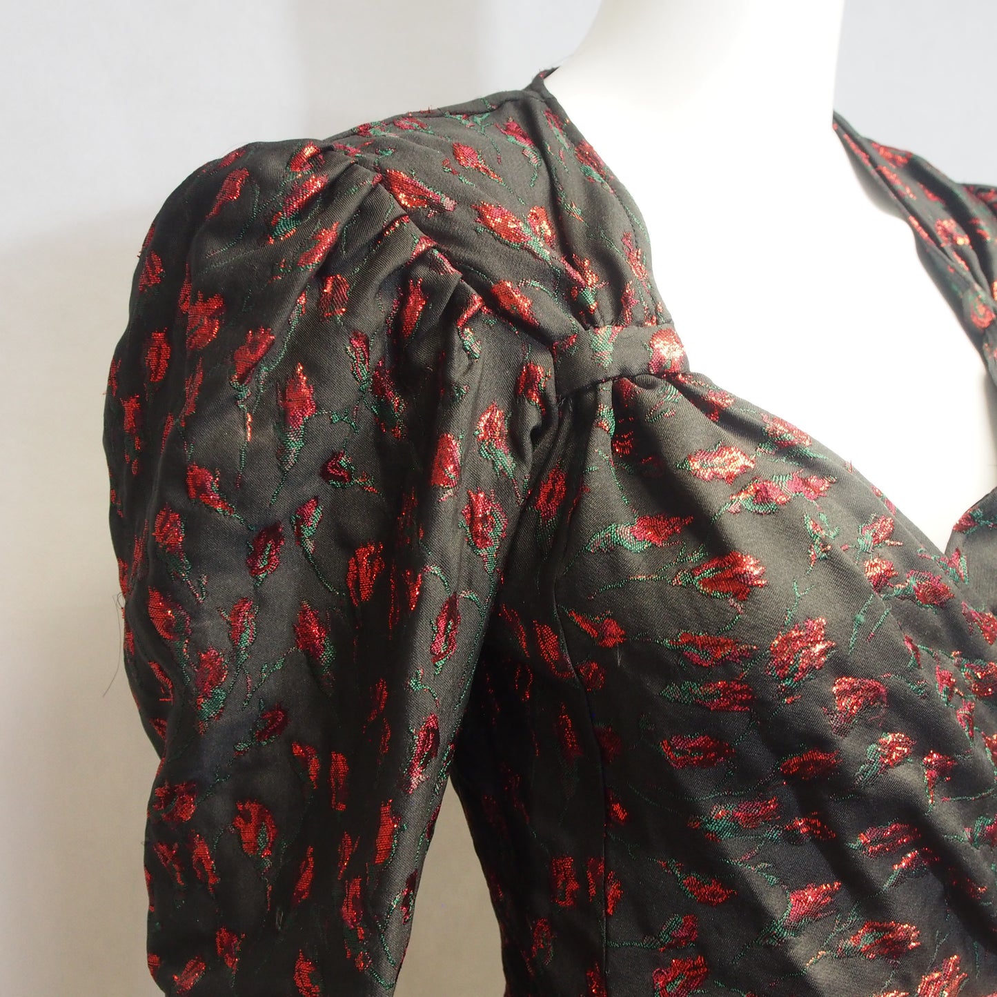 THE ATTICO BLACK AND RED FLORAL PATTERNED WRAP DRESS - SIZE 40 uk 8