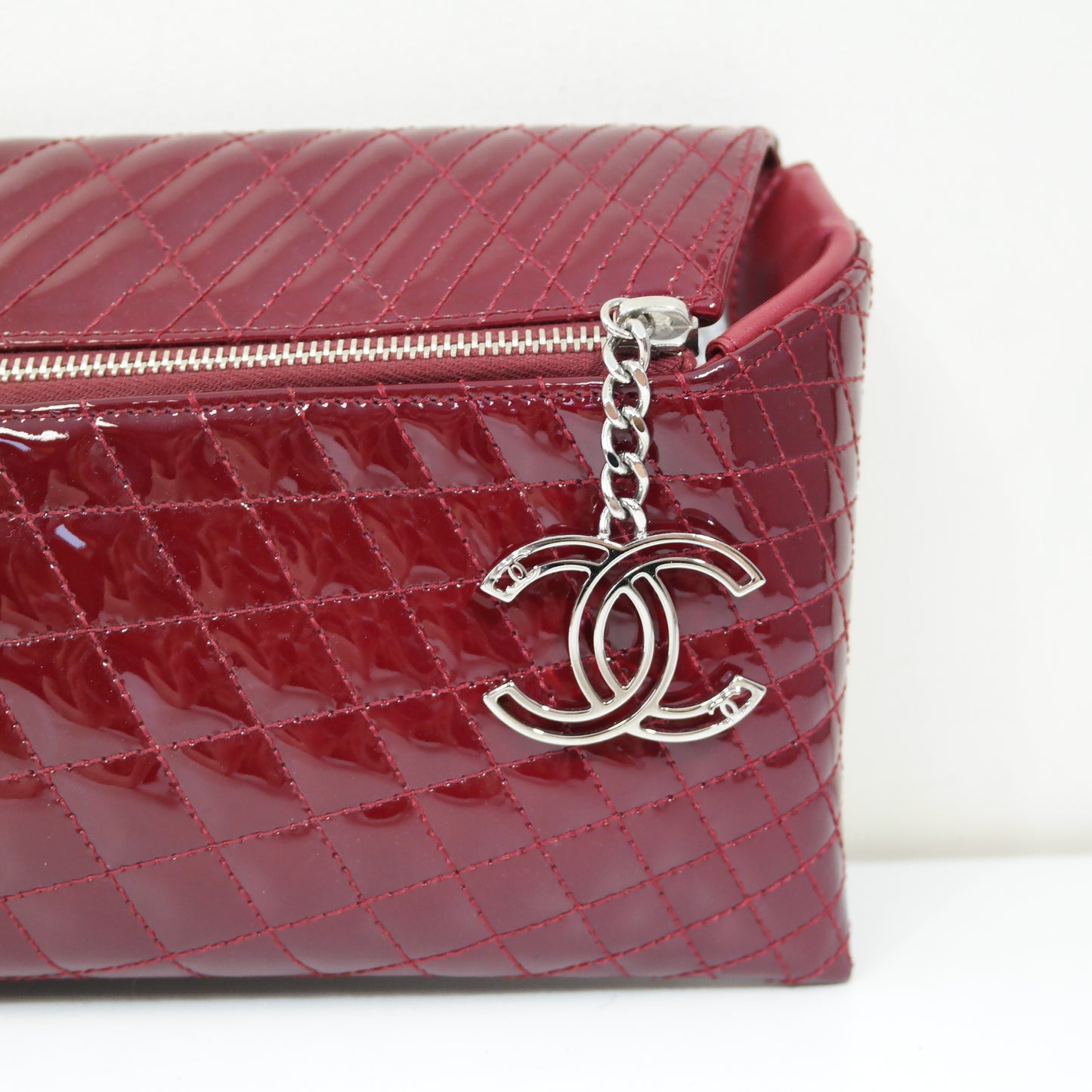 CHANEL Red Patent Calfskin Geometric Quilted Large Kaleidoscope Clutch Bag